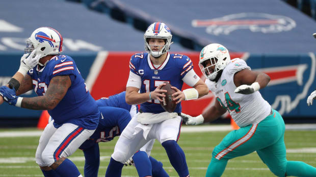 Bills QB Josh Allen (17) calmly scans the field in traffic.